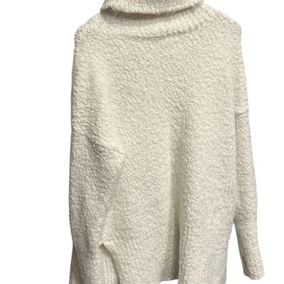 Aerie White Fuzzy Sweater - Picture 7 of 7